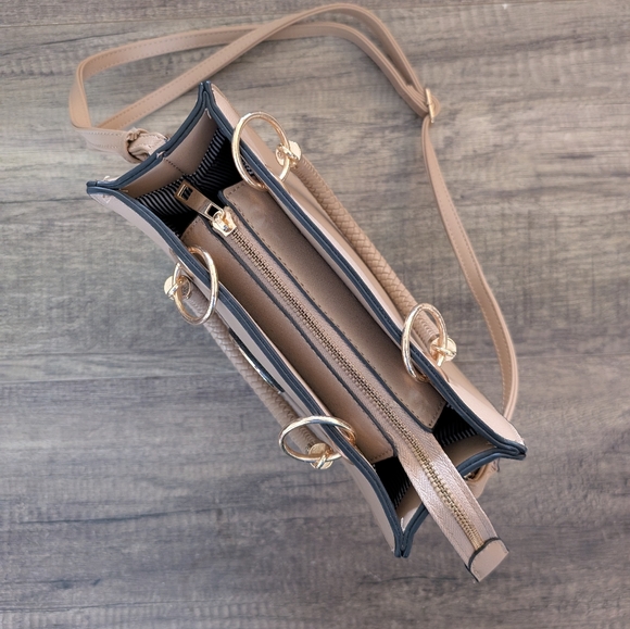 *CLOSET CLEAR OUT 10 X 10 Adorable Beige Handbag - Picture 6 of 11